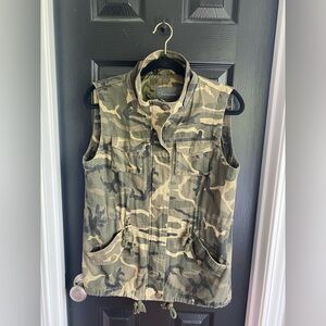 Fashionomics Womens Olive Green Camo Utility Vest-Size M